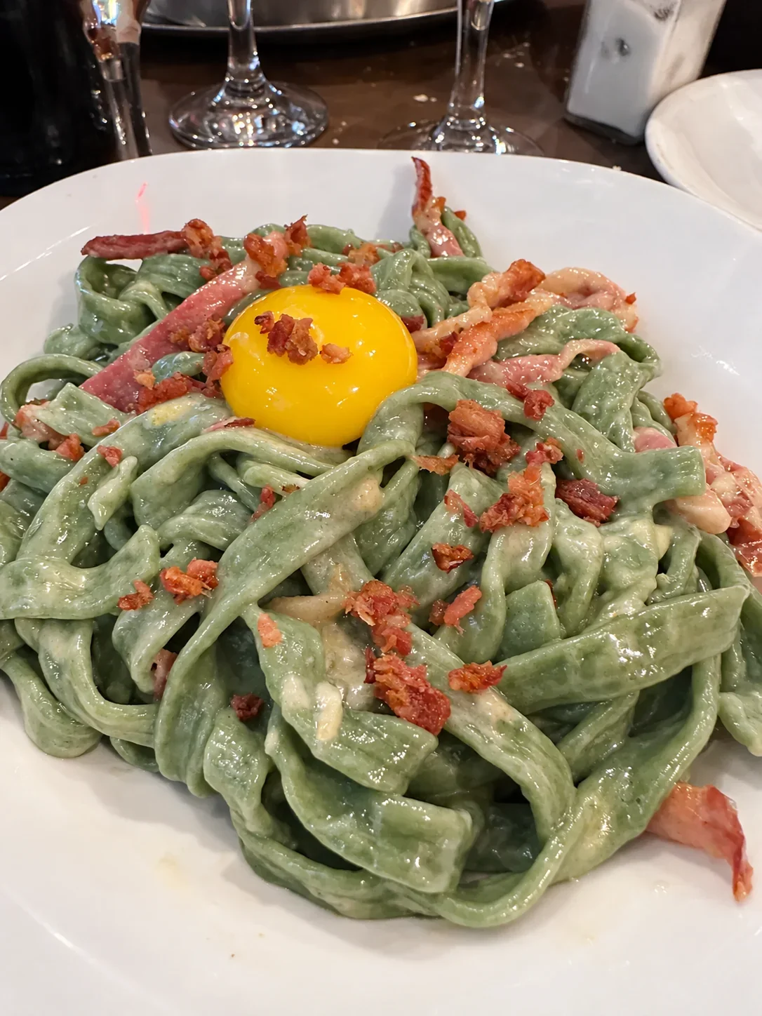 Cintas de espinaca with carbonara sauce at Doña Cocina Tipo Casa in Buenos Aires